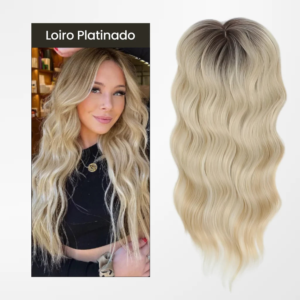 Topo de Cabelo na cor loiro platinado com finalização ondulada