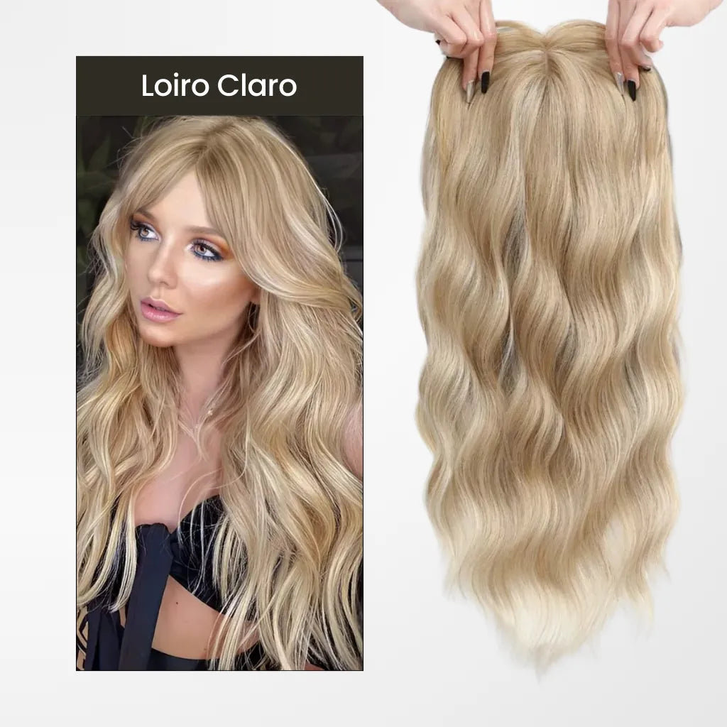 Topo de Cabelo na cor loiro claro com finalização ondulada