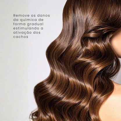 A desprogressiva remove os danos da química de forma gradual, estimulando a ativação dos cachos