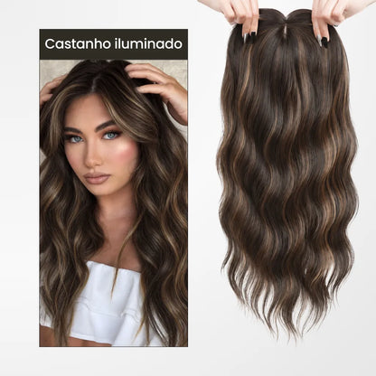 Topo de Cabelo na cor castanho iluminado com finalização ondulada